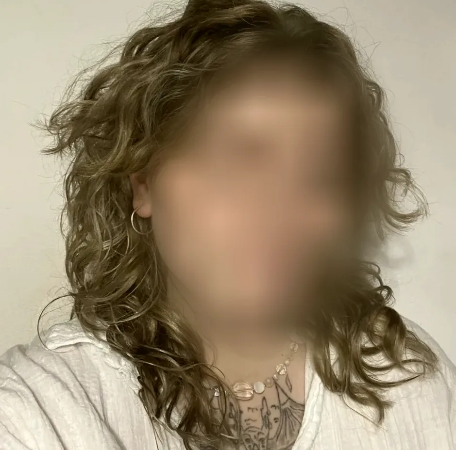 Adél, 20