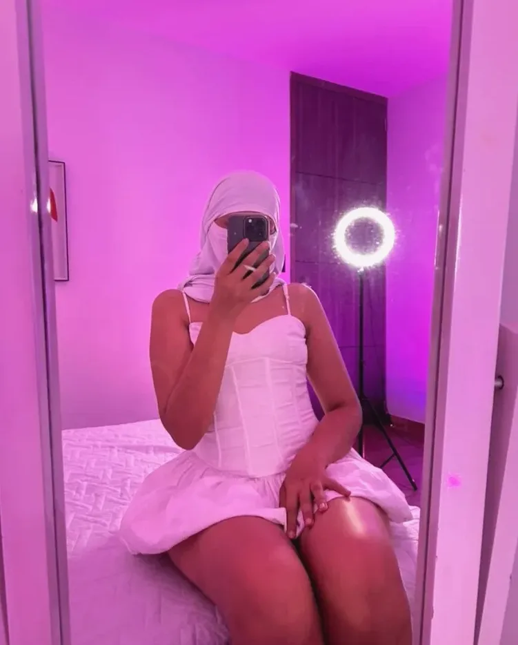 Diána, 23