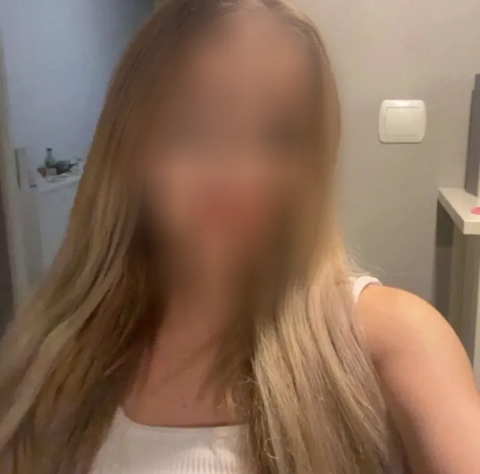 Eszter, 24