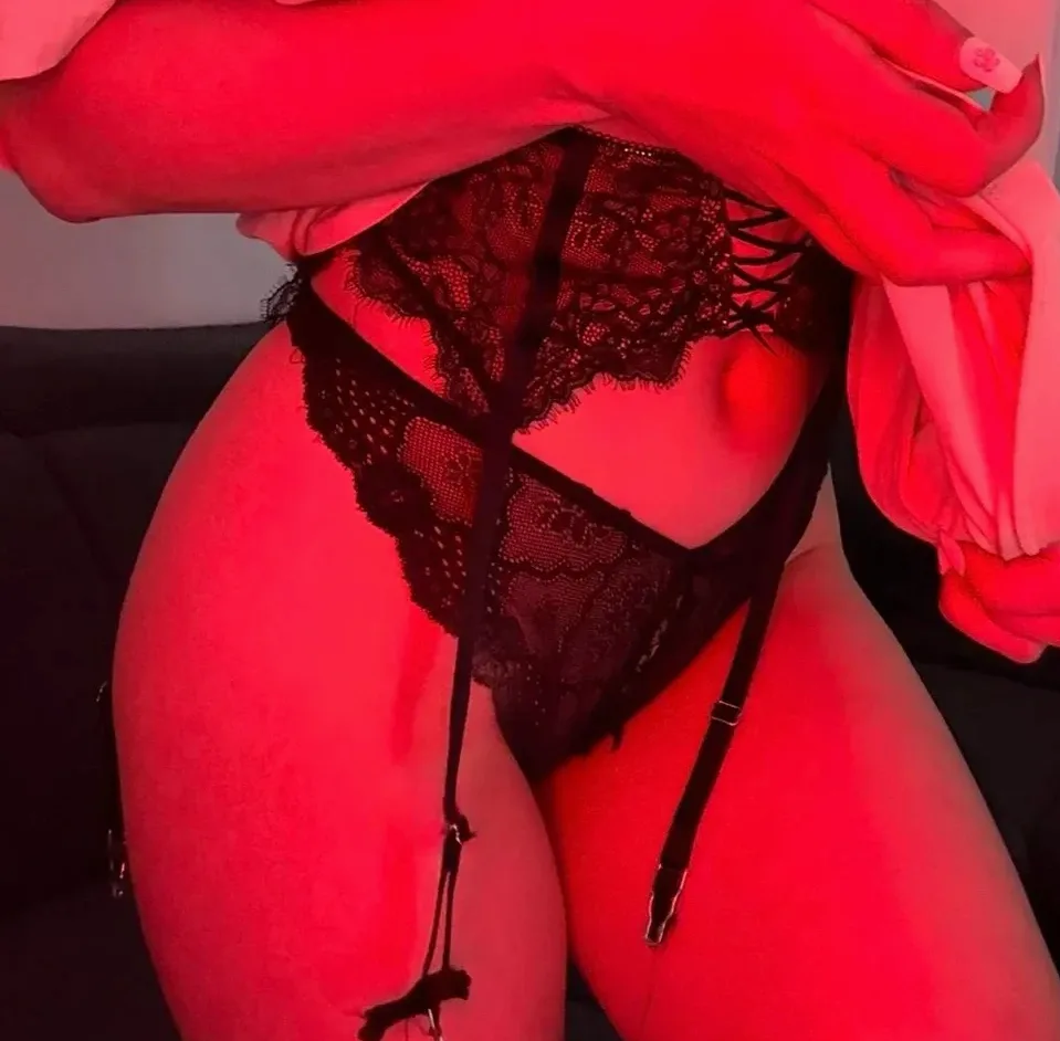 Hanna, 25