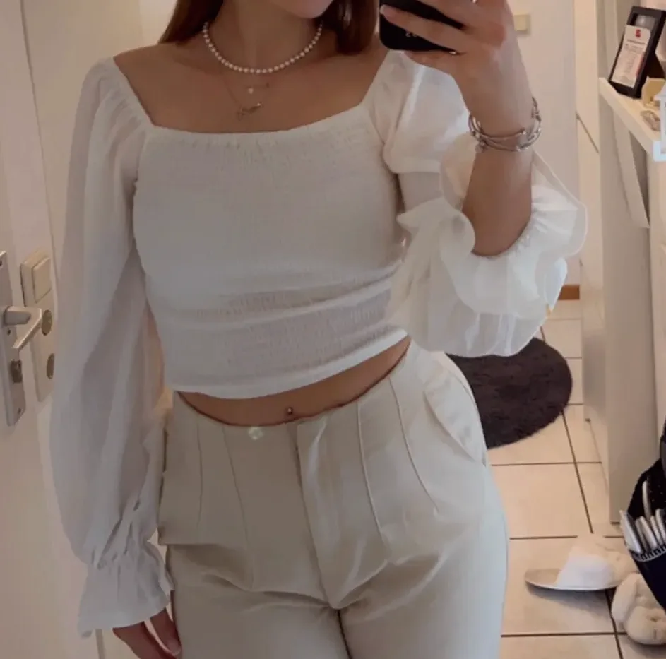 Ivett, 25