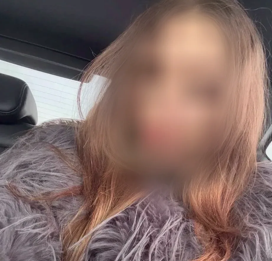 Krisztina, 19