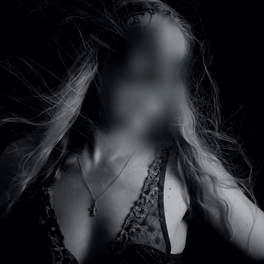 Lívia, 34