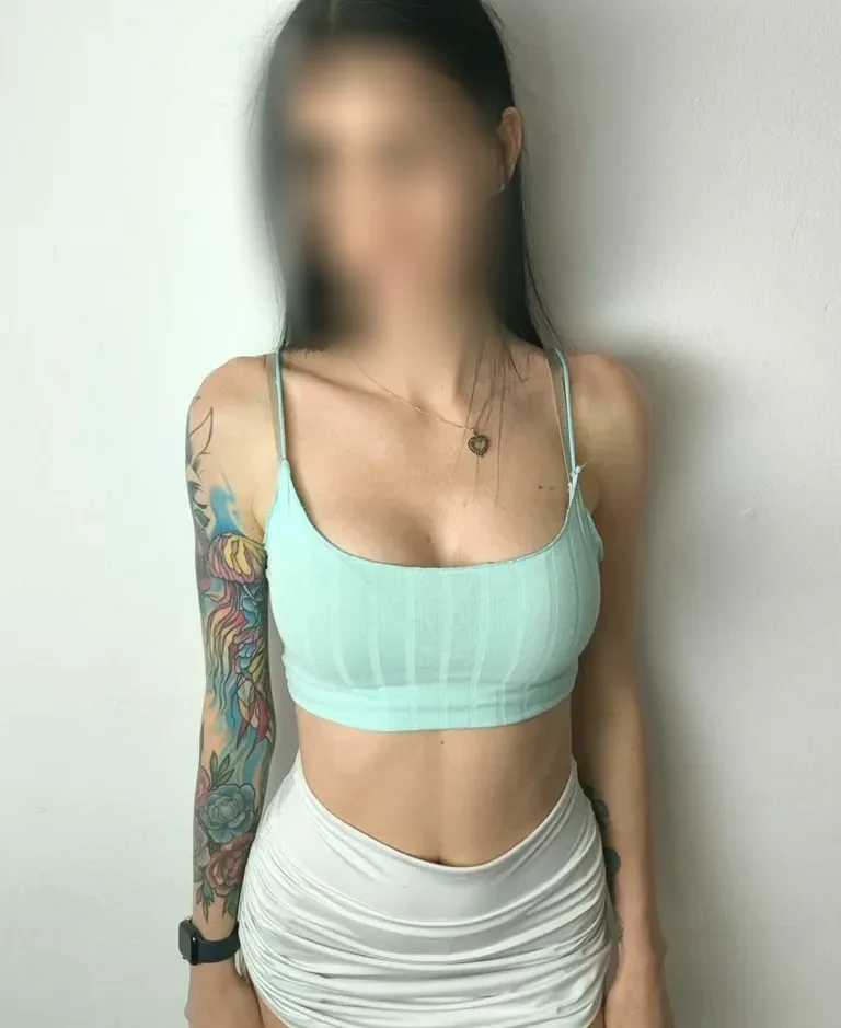 Szilvia, 28