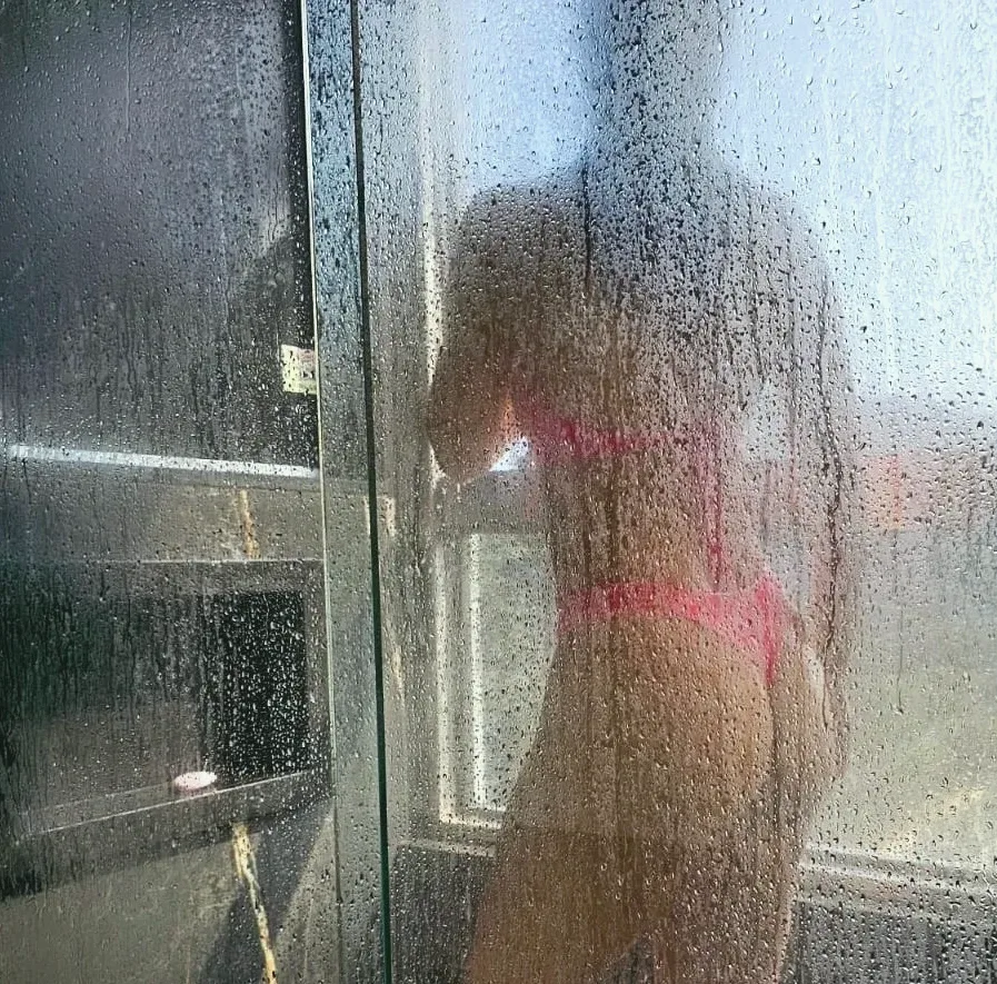 Vera, 27