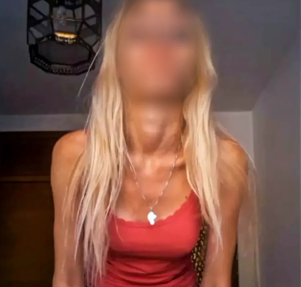 Viktória, 35