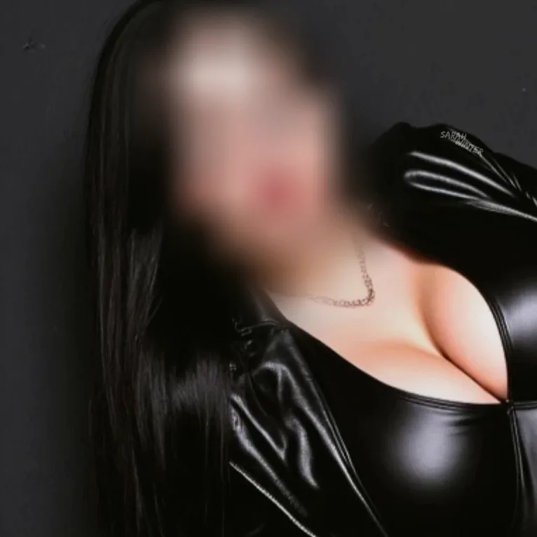 Vivien, 37