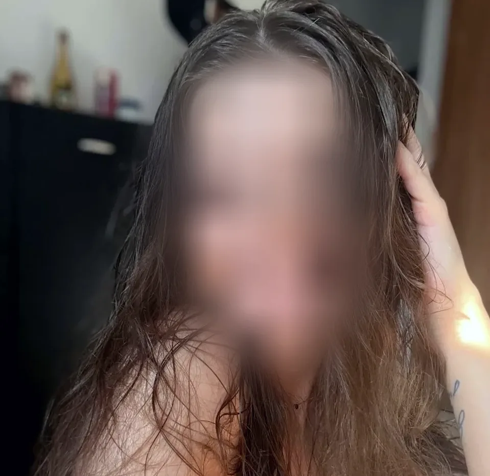 Zsuzsa, 19